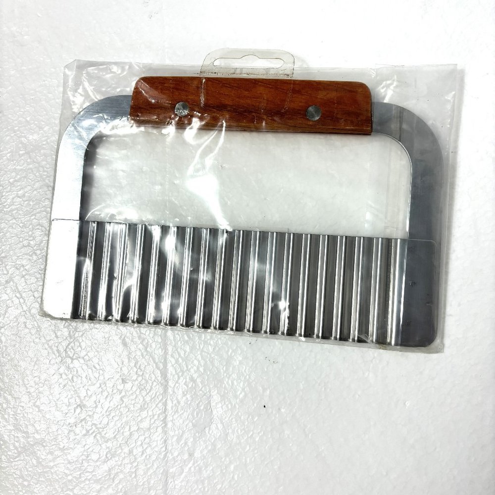 *  Artminds Stainless Steel Wavy Soap Cutter NWT